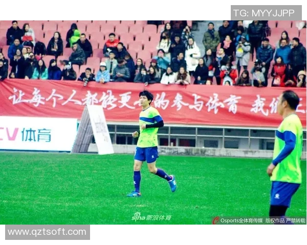 疫情期间足球明星的生活与训练方式揭秘与反思